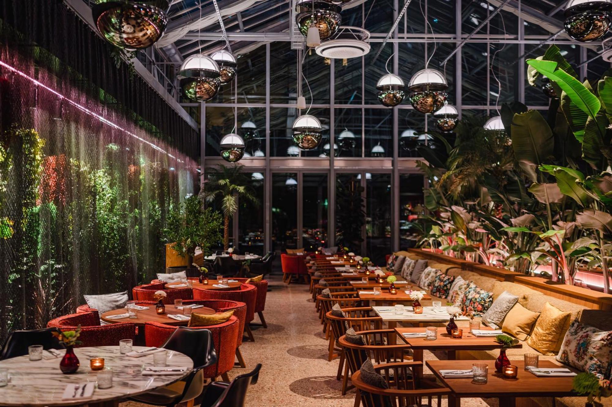 Sly Berlin Hotel Eksteriør billede Restaurant Botanica