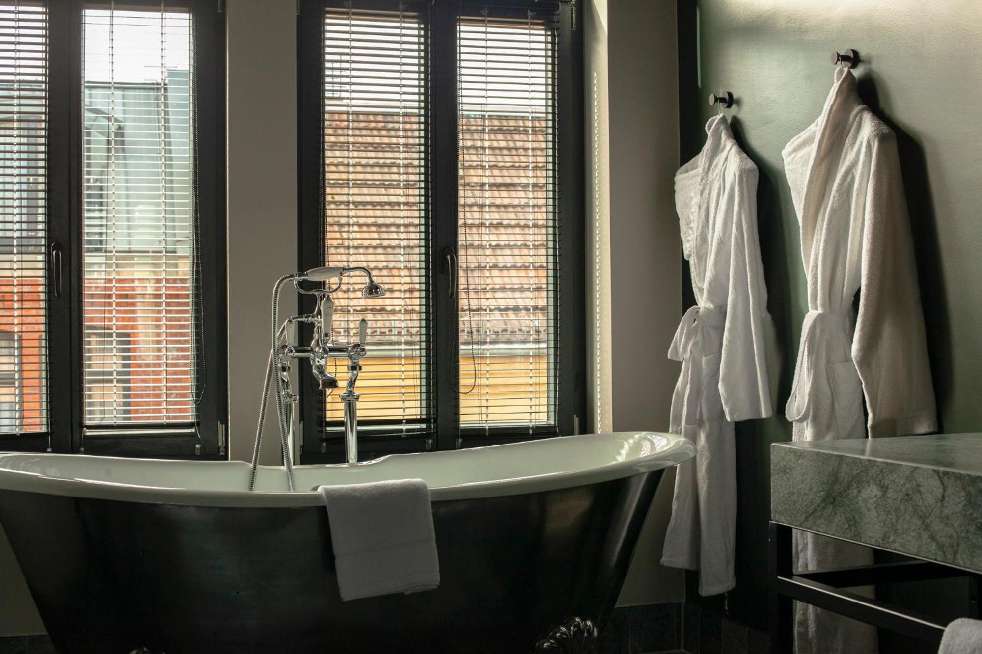 Sly Berlin Hotel Eksteriør billede Bathroom